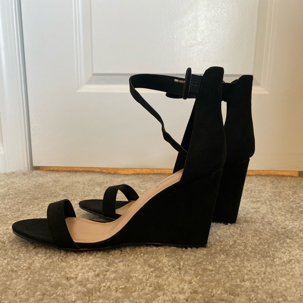 Gorgeous black wedge heels